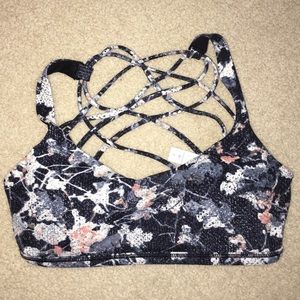 lululemon sports bra NEW WITHOUT TAGS